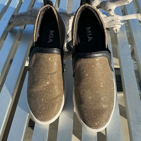 👟MIA SPARKLY GOLD & BLACK LOAFERS in size 7. Excellent Condition! - Picture 1 of 6